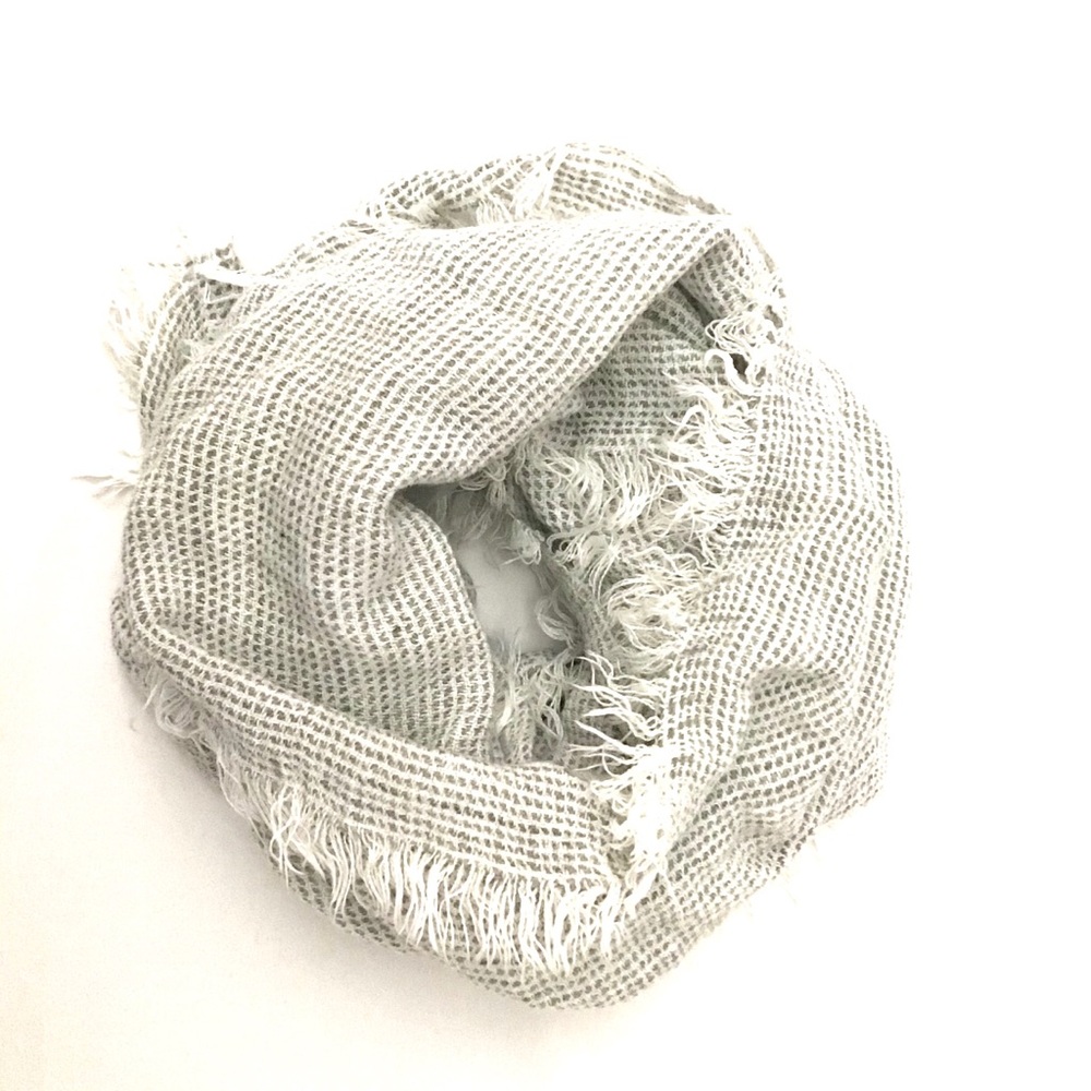 Elegant Gray Fringed Scarf
